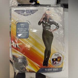 Women’s Top Gun costume.